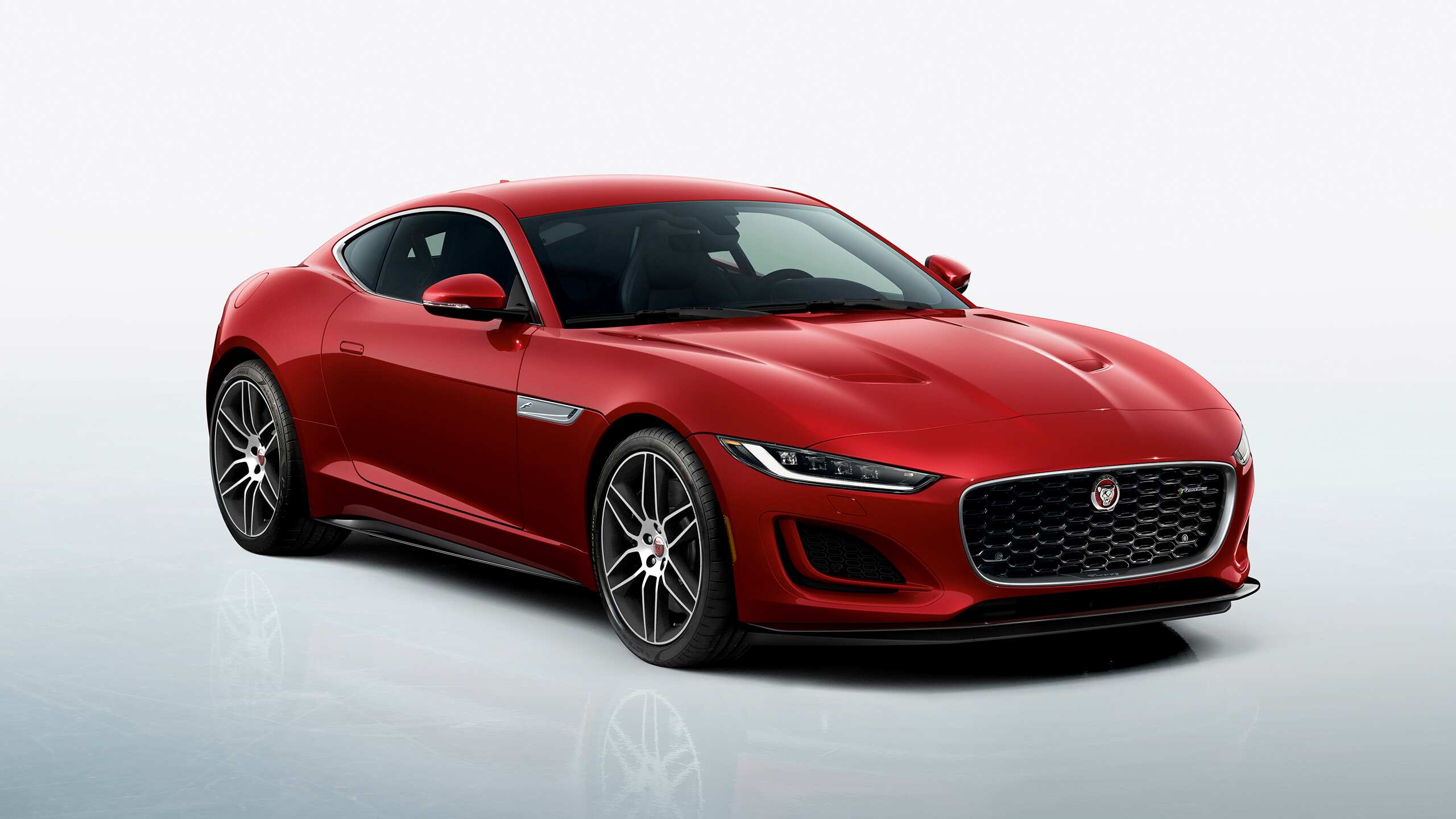 Jaguar F-TYPE Front Right profile