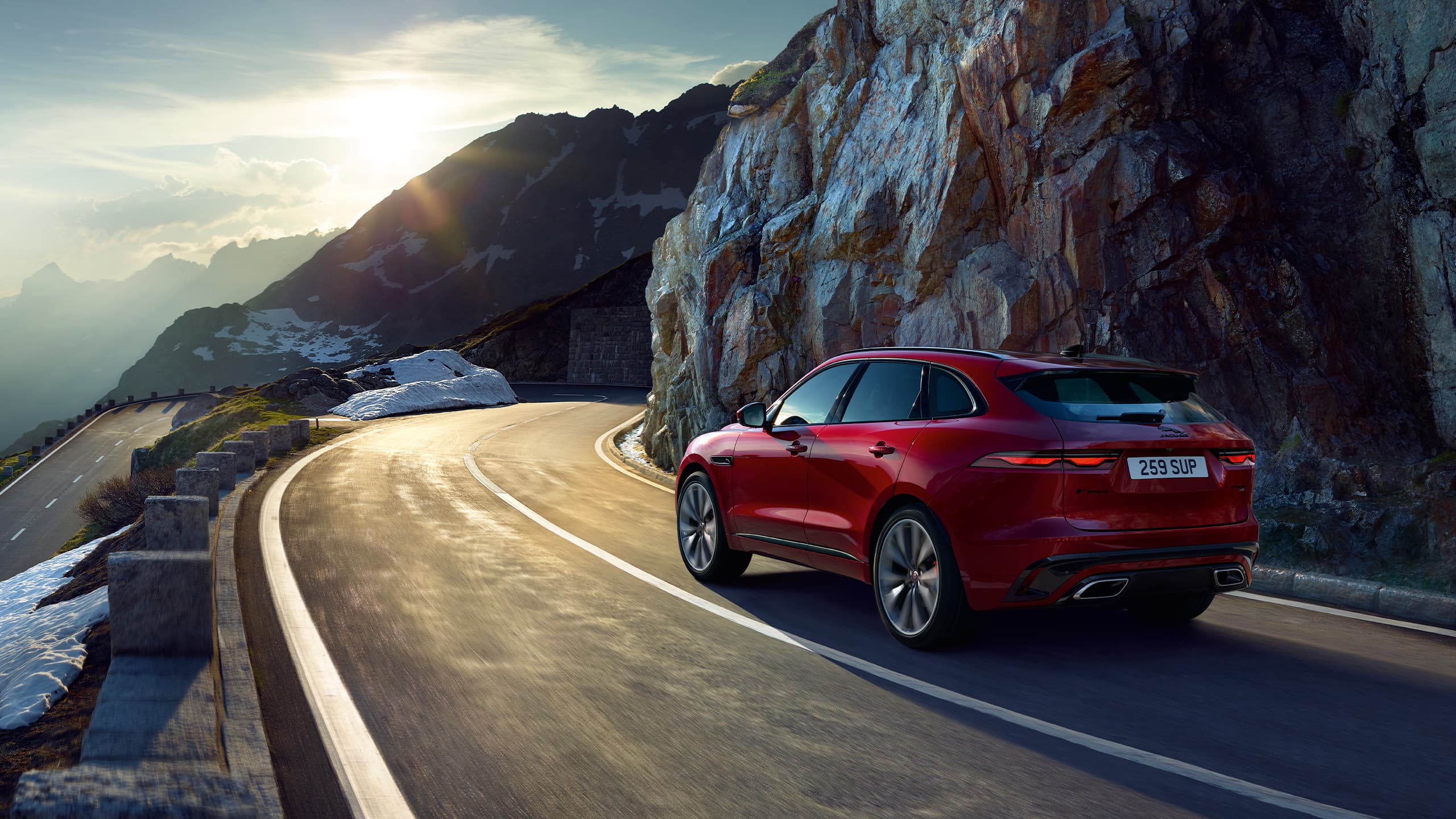 F Pace горы